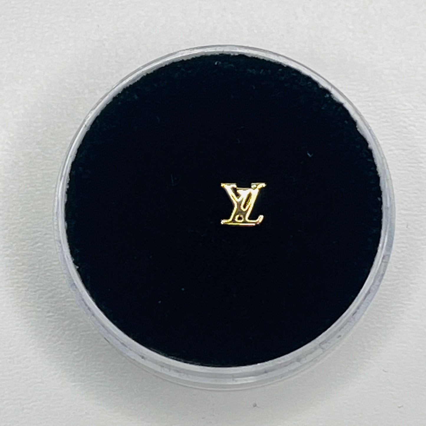 18k LV Symbol